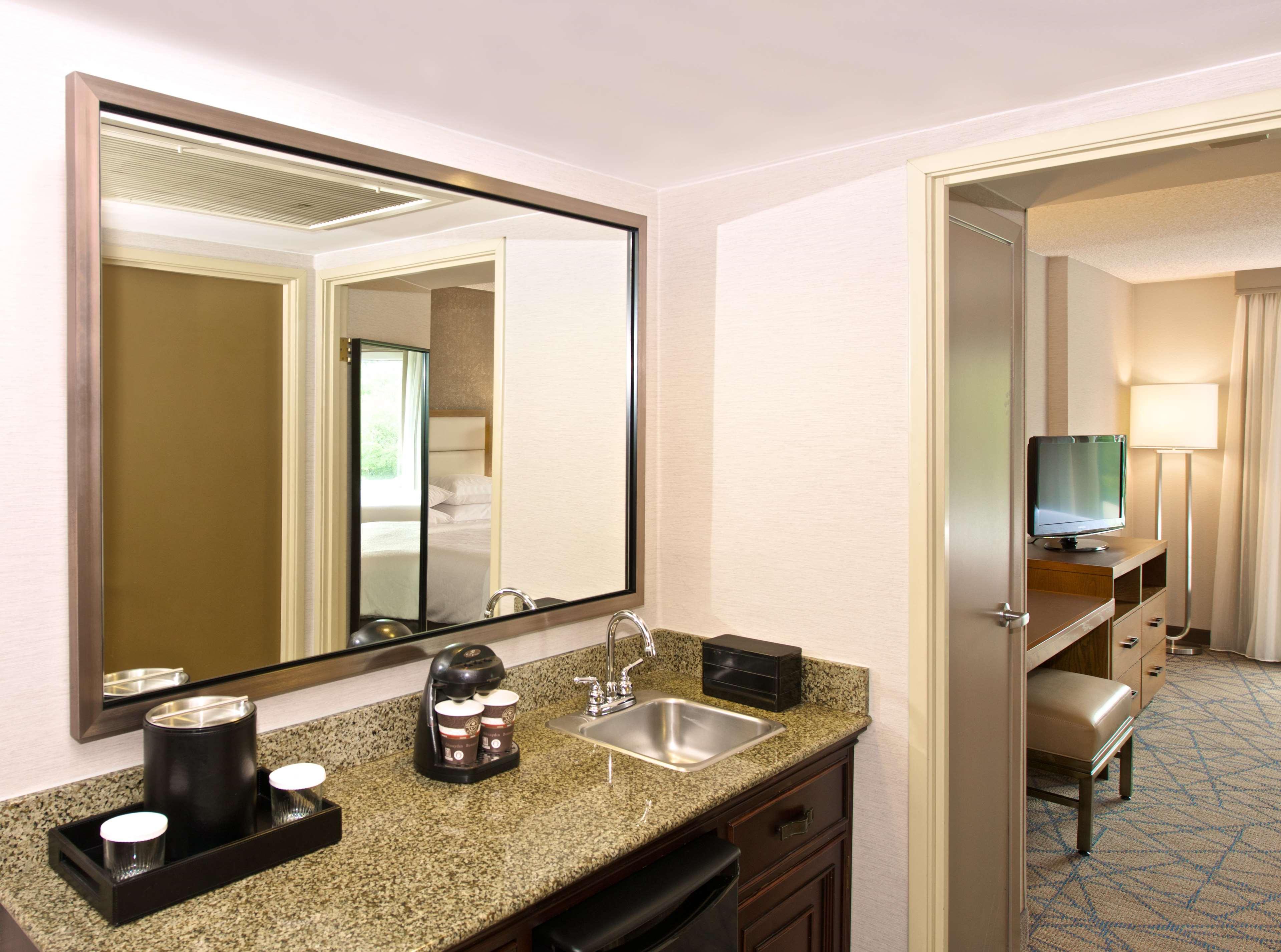 Embassy Suites By Hilton Seattle North Лінвуд Номер фото